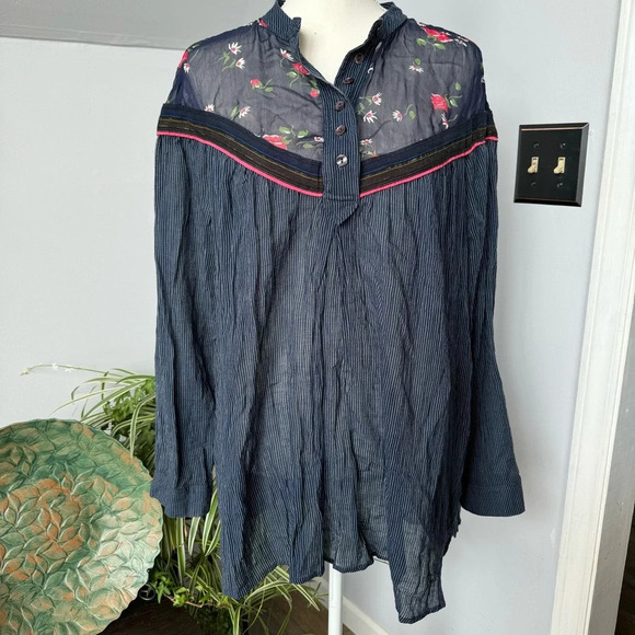 Free‎ People Hearts & Colors Oversized Navy Blouse Sheer Floral Pinstripe small - Picture 3 of 9